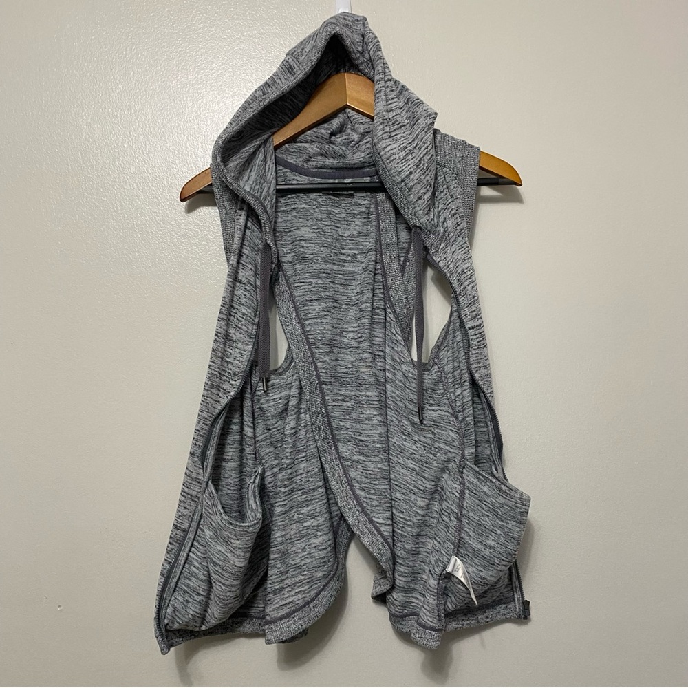 Athleta Women's Blissful Balance Vest Open Back Hooded Size Ex Small Grey Zip Up - Picture 9 of 15